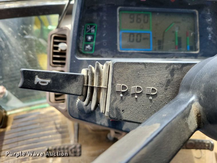 image for item EA2662 2001 John Deere 7210 MFWD tractor