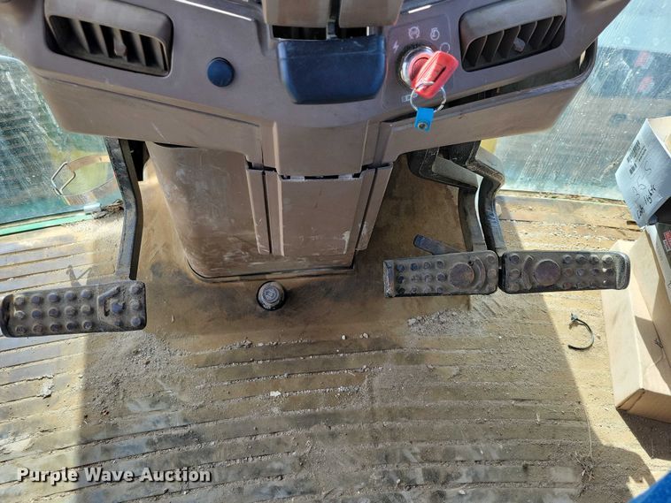 image for item EA2662 2001 John Deere 7210 MFWD tractor