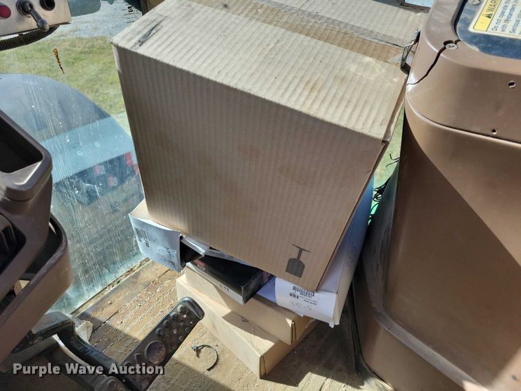 image for item EA2662 2001 John Deere 7210 MFWD tractor