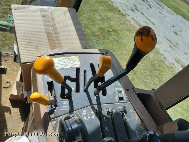 image for item EA2662 2001 John Deere 7210 MFWD tractor