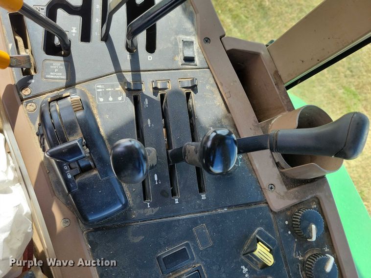 image for item EA2662 2001 John Deere 7210 MFWD tractor