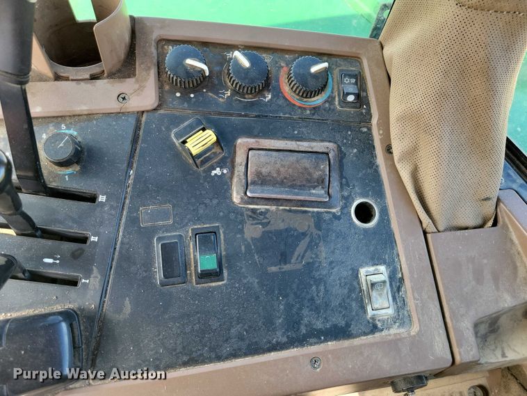 image for item EA2662 2001 John Deere 7210 MFWD tractor