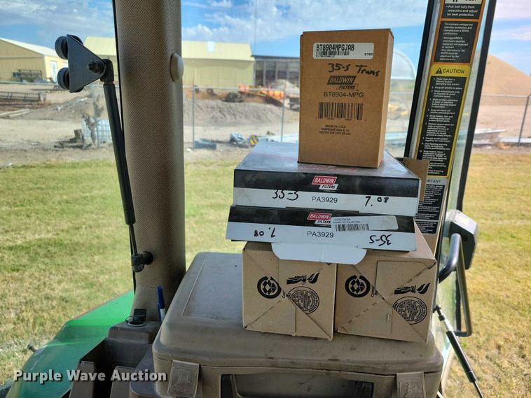 image for item EA2662 2001 John Deere 7210 MFWD tractor