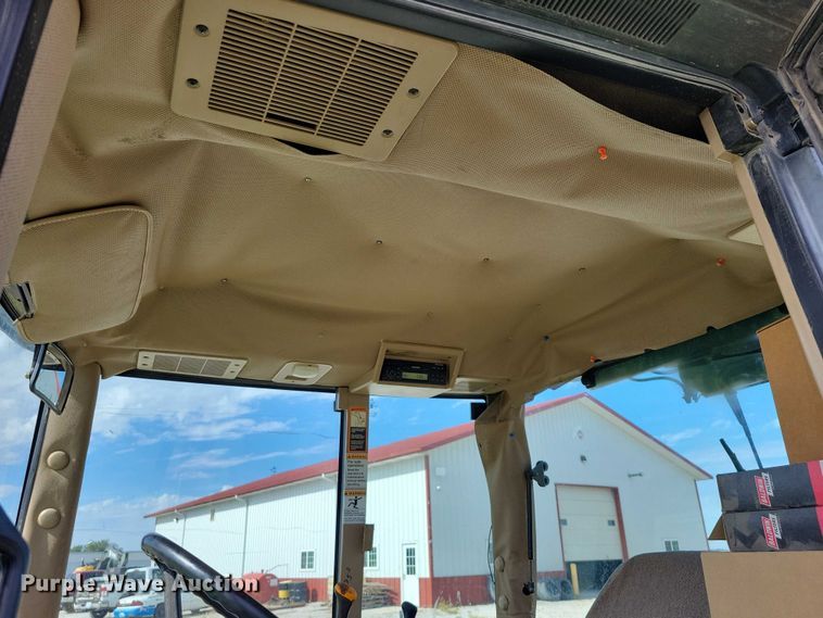 image for item EA2662 2001 John Deere 7210 MFWD tractor