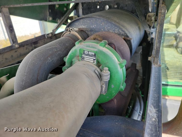 image for item EA2662 2001 John Deere 7210 MFWD tractor