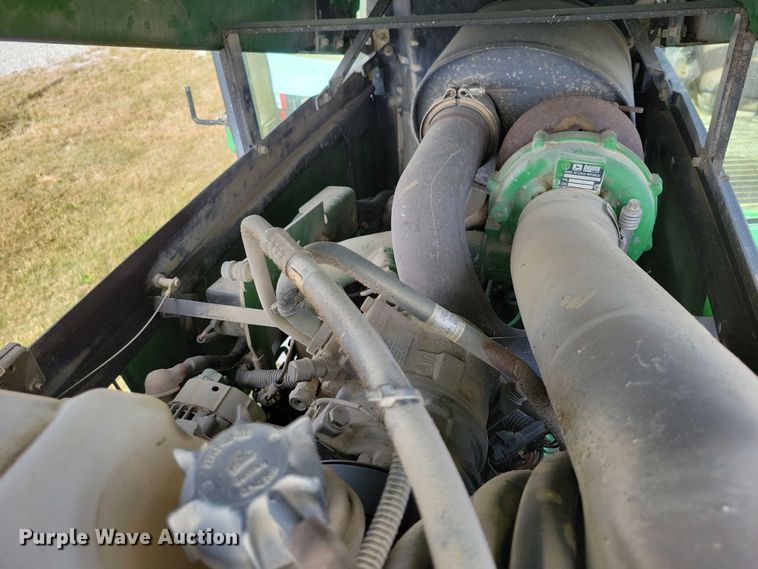 image for item EA2662 2001 John Deere 7210 MFWD tractor