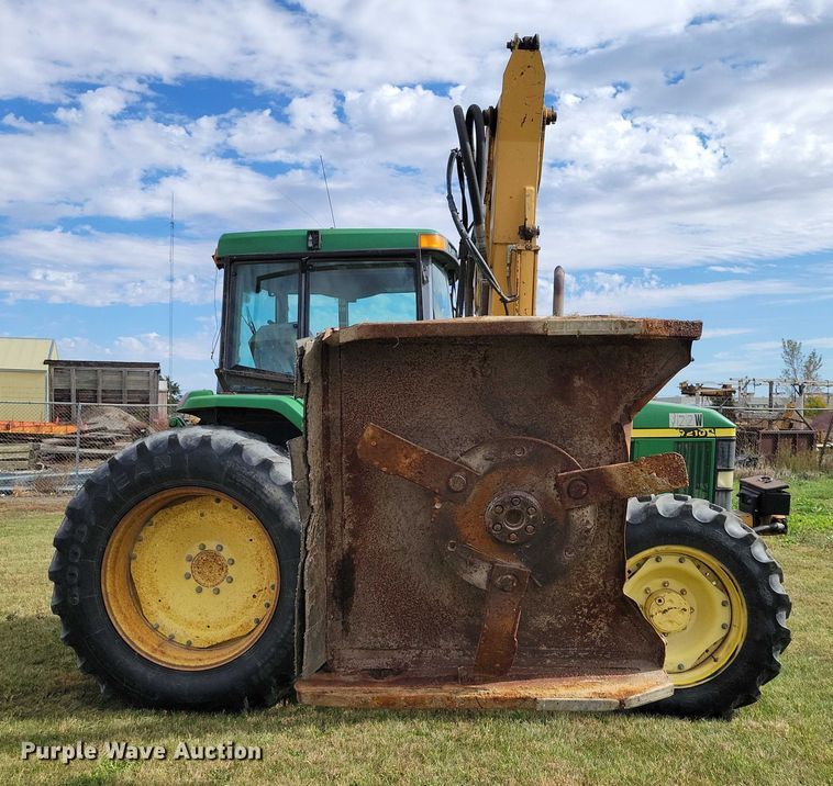 image for item EA2663 2001 John Deere 7210 MFWD tractor