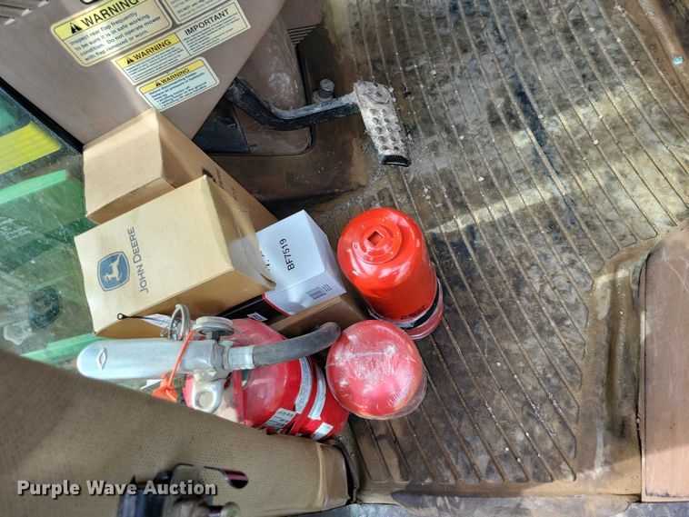 image for item EA2663 2001 John Deere 7210 MFWD tractor