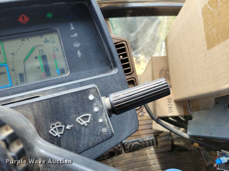 image for item EA2663 2001 John Deere 7210 MFWD tractor