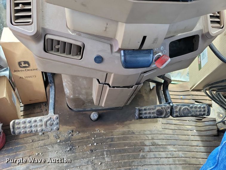 image for item EA2663 2001 John Deere 7210 MFWD tractor