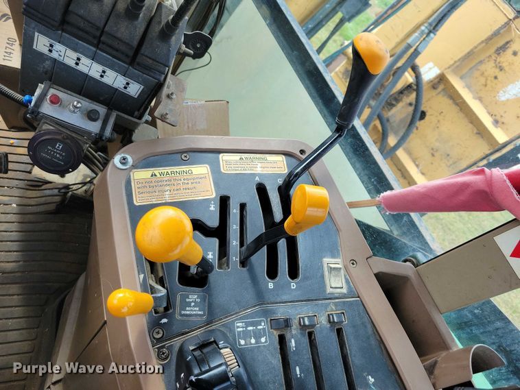 image for item EA2663 2001 John Deere 7210 MFWD tractor