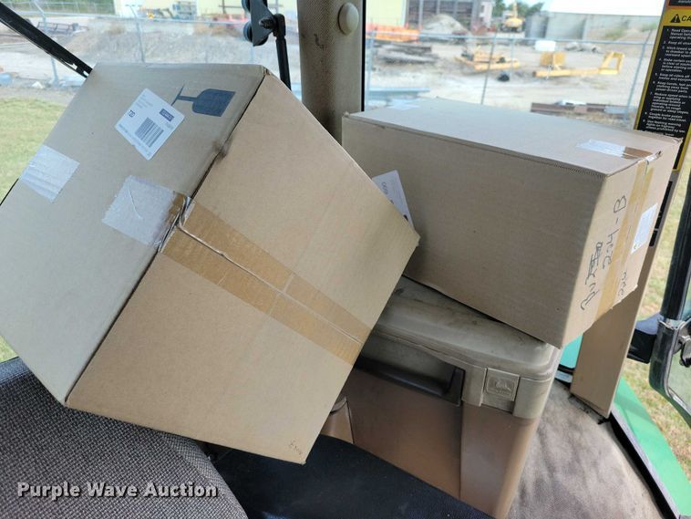 image for item EA2663 2001 John Deere 7210 MFWD tractor