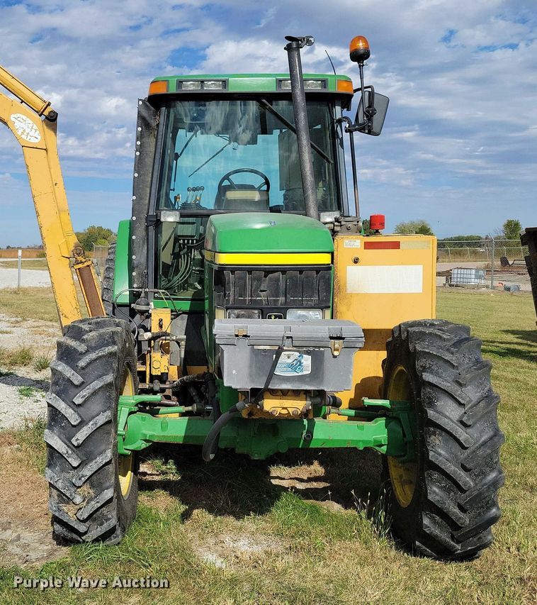 image for item EA2664 2001 John Deere 7210 MFWD tractor