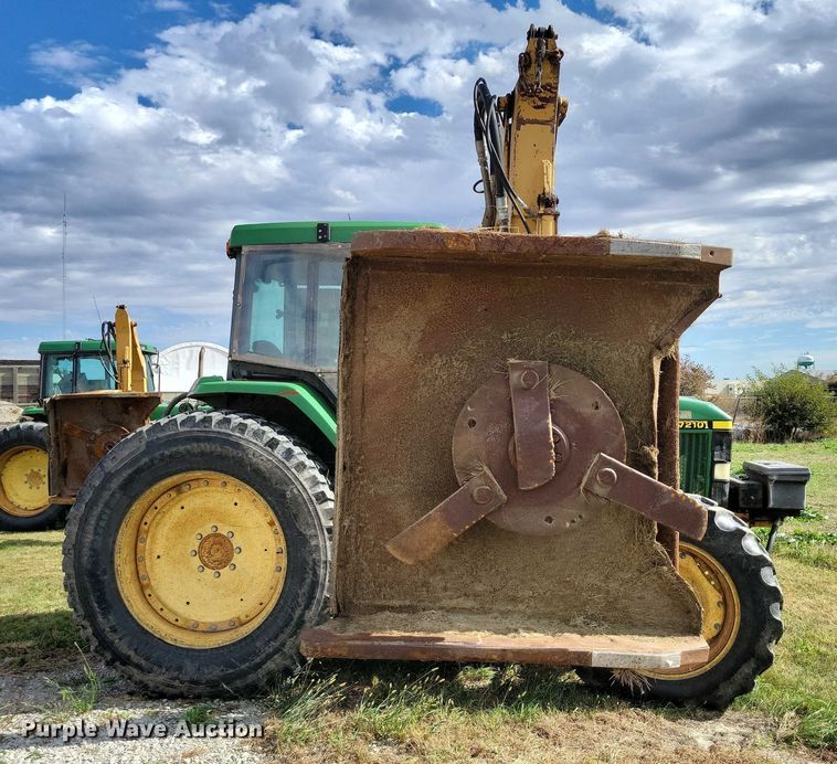 image for item EA2664 2001 John Deere 7210 MFWD tractor