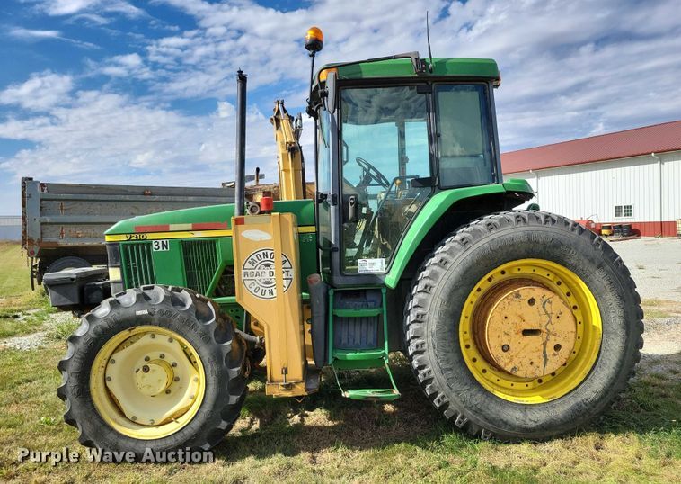image for item EA2664 2001 John Deere 7210 MFWD tractor