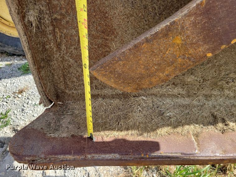 image for item EA2664 2001 John Deere 7210 MFWD tractor