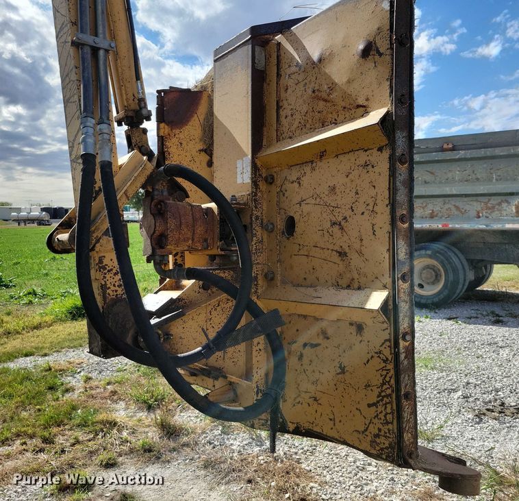 image for item EA2664 2001 John Deere 7210 MFWD tractor