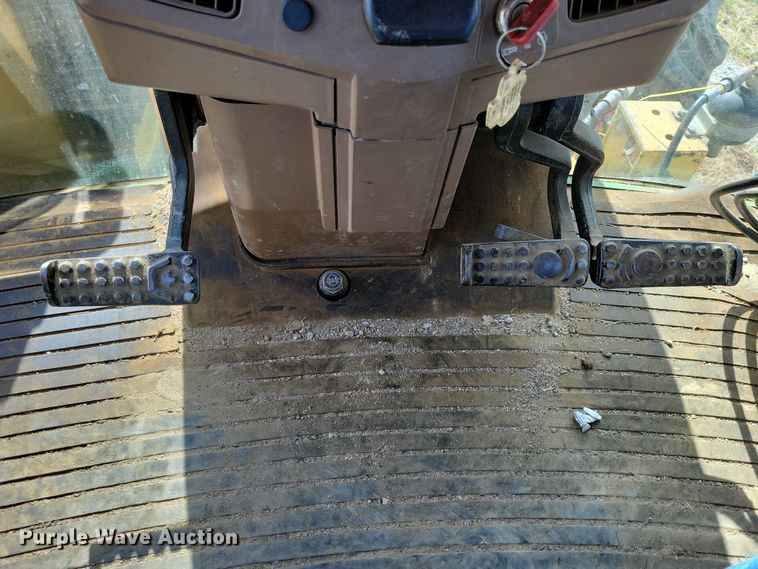 image for item EA2664 2001 John Deere 7210 MFWD tractor