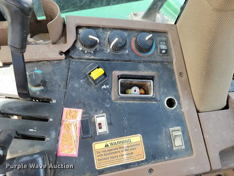 image for item EA2664 2001 John Deere 7210 MFWD tractor