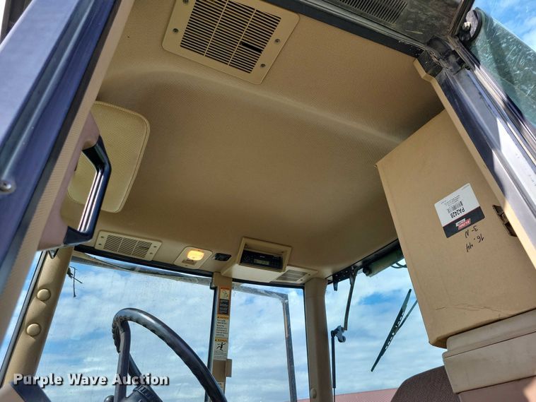 image for item EA2664 2001 John Deere 7210 MFWD tractor