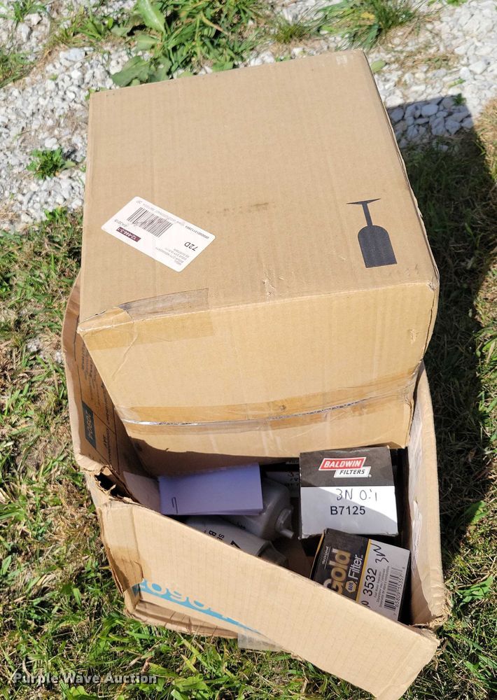 image for item EA2664 2001 John Deere 7210 MFWD tractor