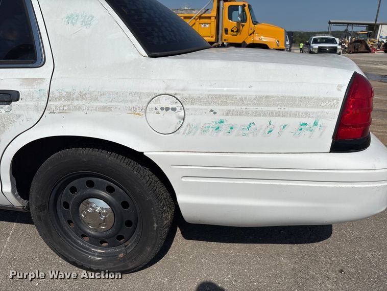 image for item EA6971 2010 Ford Crown Victoria Police Interceptor 