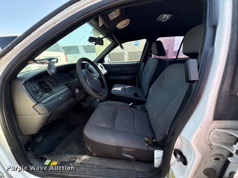 image for item EA6971 2010 Ford Crown Victoria Police Interceptor 