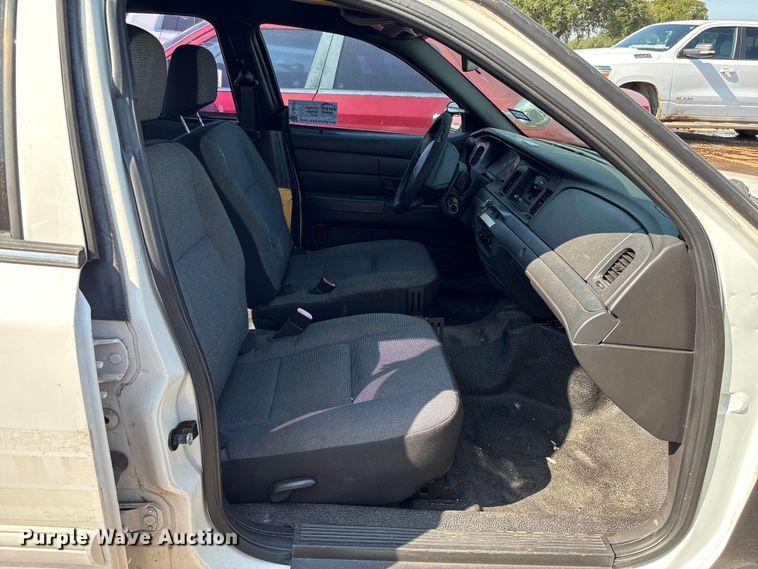 image for item EA6971 2010 Ford Crown Victoria Police Interceptor 