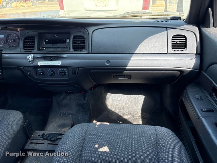 image for item EA6971 2010 Ford Crown Victoria Police Interceptor 