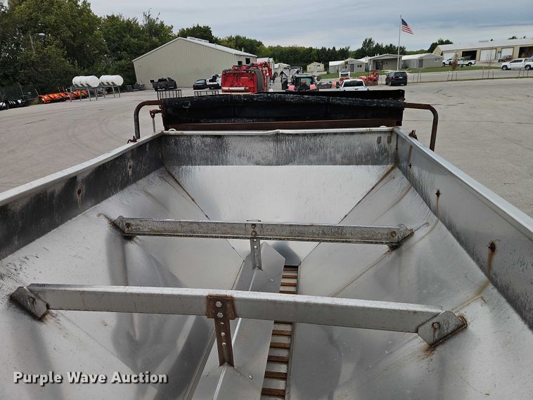 image for item EB8378 2009 International SA525 dump truck