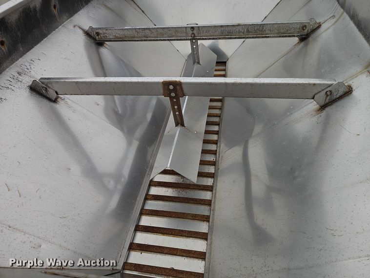 image for item EB8378 2009 International SA525 dump truck