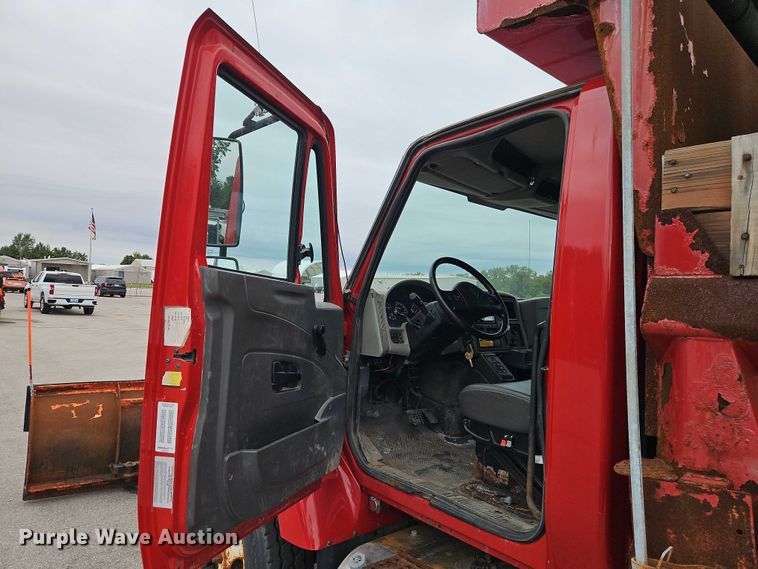 image for item EB8378 2009 International SA525 dump truck