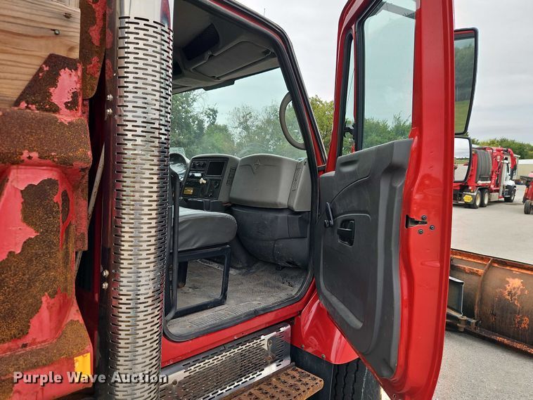 image for item EB8378 2009 International SA525 dump truck