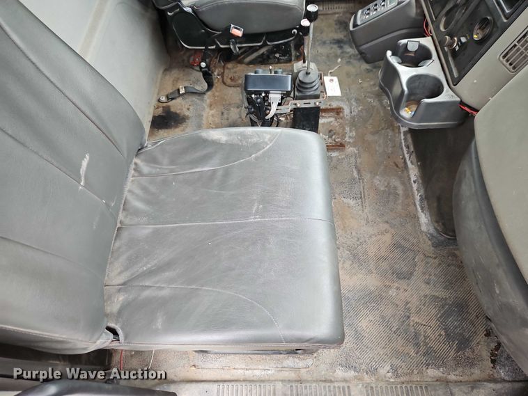 image for item EB8378 2009 International SA525 dump truck