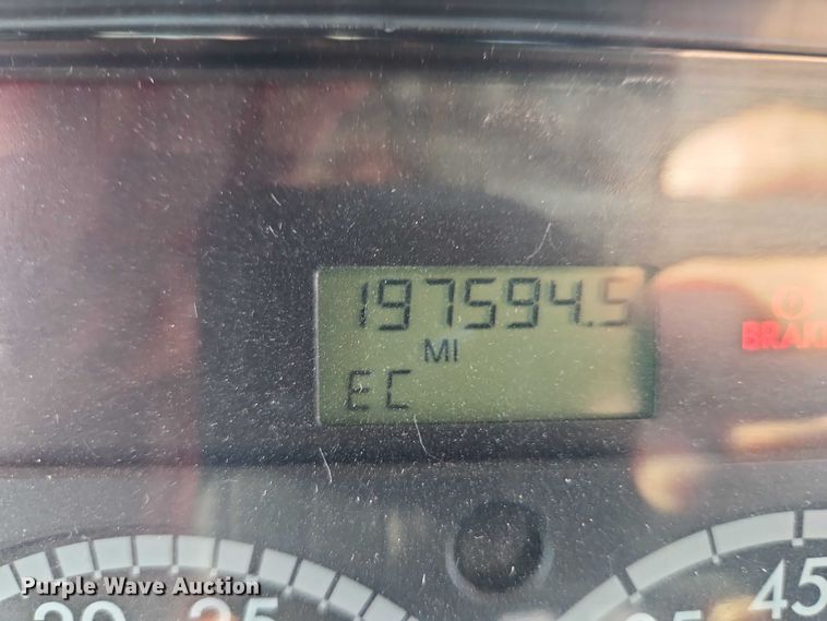 image for item EB8399 2004 Thomas Built school bus