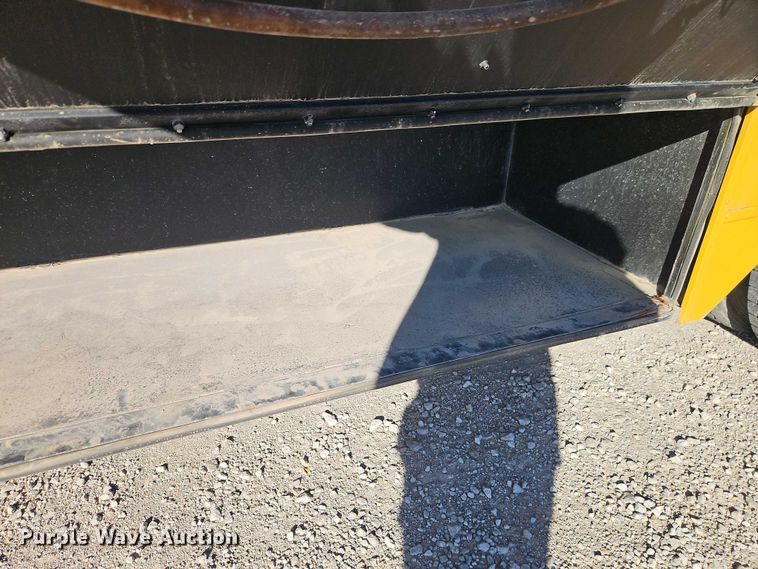 image for item EB8400 2004 Thomas Built school bus