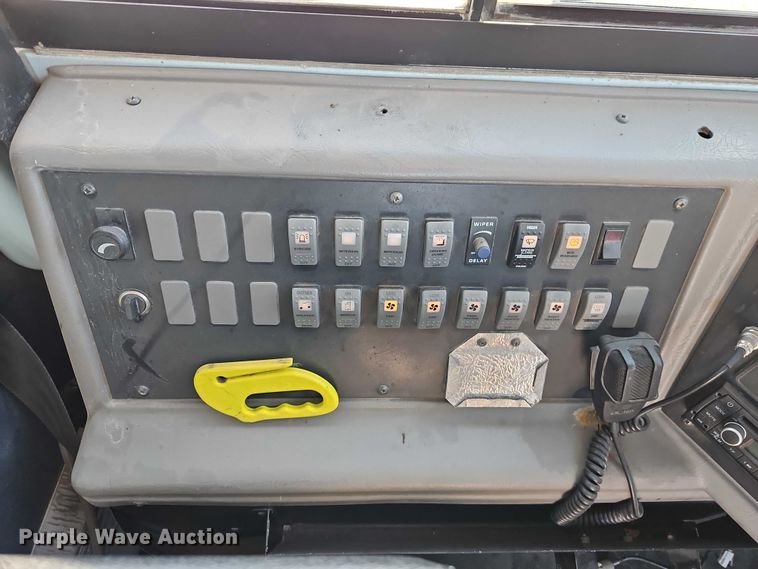 image for item EB8400 2004 Thomas Built school bus