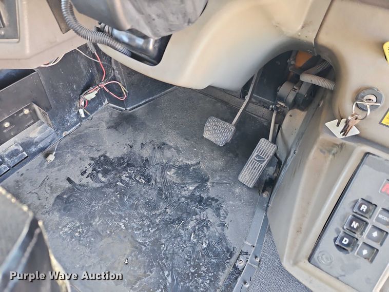 image for item EB8400 2004 Thomas Built school bus