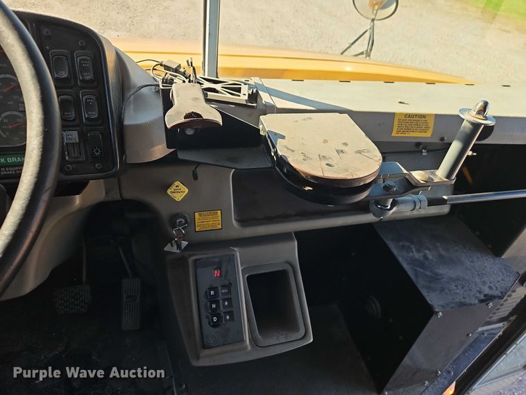 image for item EB8400 2004 Thomas Built school bus