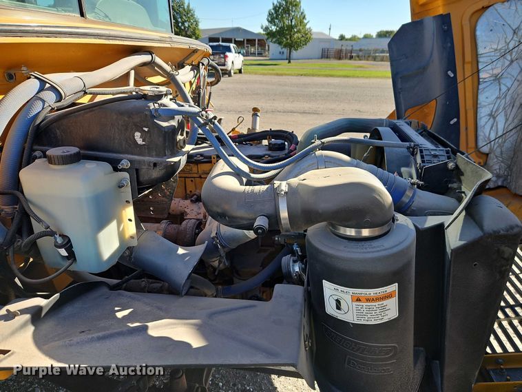 image for item EB8400 2004 Thomas Built school bus