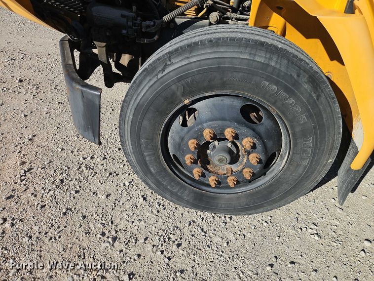 image for item EB8400 2004 Thomas Built school bus