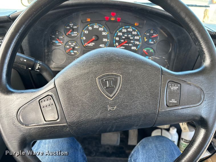 image for item ED2303 2005 International PB105 school bus