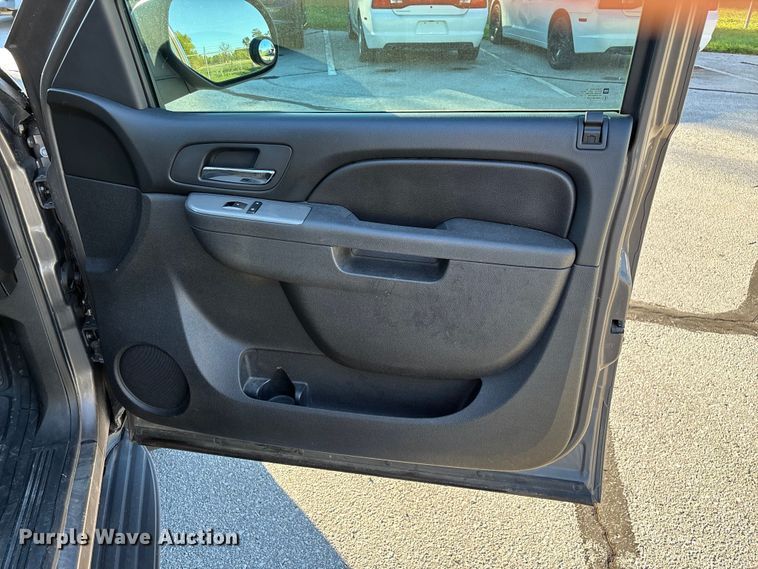 image for item ED2307 2012 Chevrolet Tahoe Police SUV