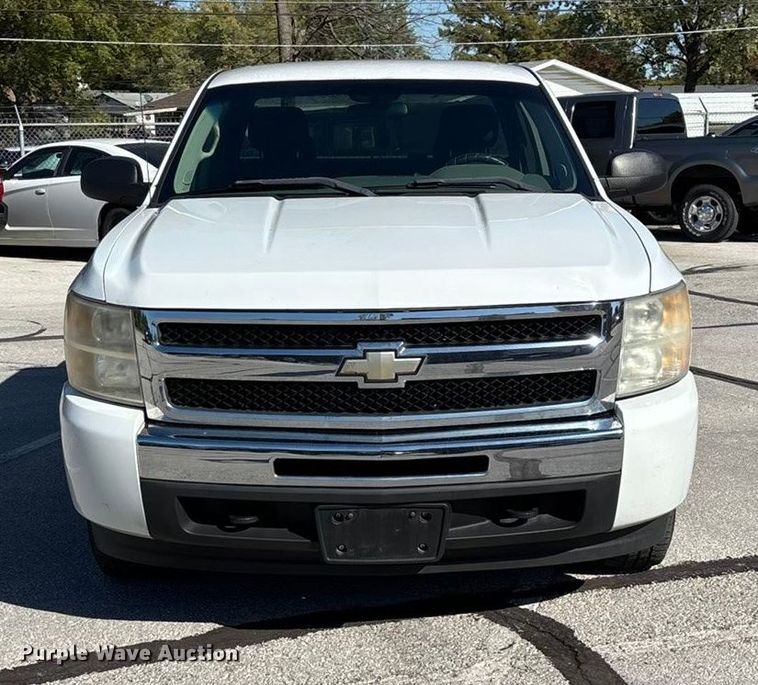 image for item ED2319 2011 Chevrolet Silverado 1500 Ext. Cab pickup truck