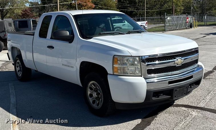 image for item ED2319 2011 Chevrolet Silverado 1500 Ext. Cab pickup truck