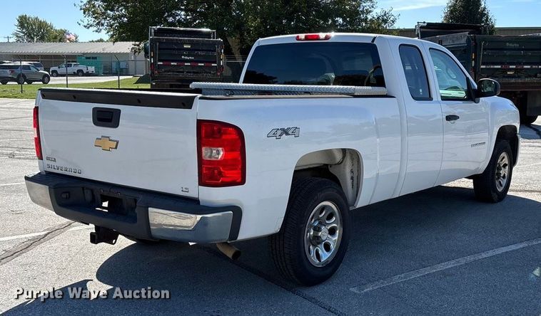 image for item ED2319 2011 Chevrolet Silverado 1500 Ext. Cab pickup truck