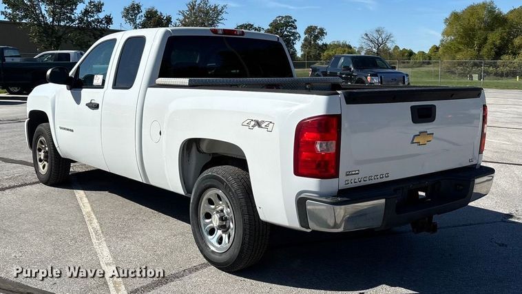 image for item ED2319 2011 Chevrolet Silverado 1500 Ext. Cab pickup truck