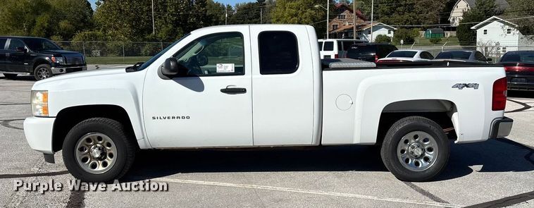 image for item ED2319 2011 Chevrolet Silverado 1500 Ext. Cab pickup truck
