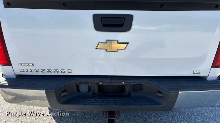 image for item ED2319 2011 Chevrolet Silverado 1500 Ext. Cab pickup truck