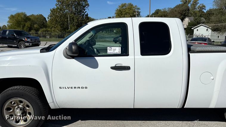 image for item ED2319 2011 Chevrolet Silverado 1500 Ext. Cab pickup truck